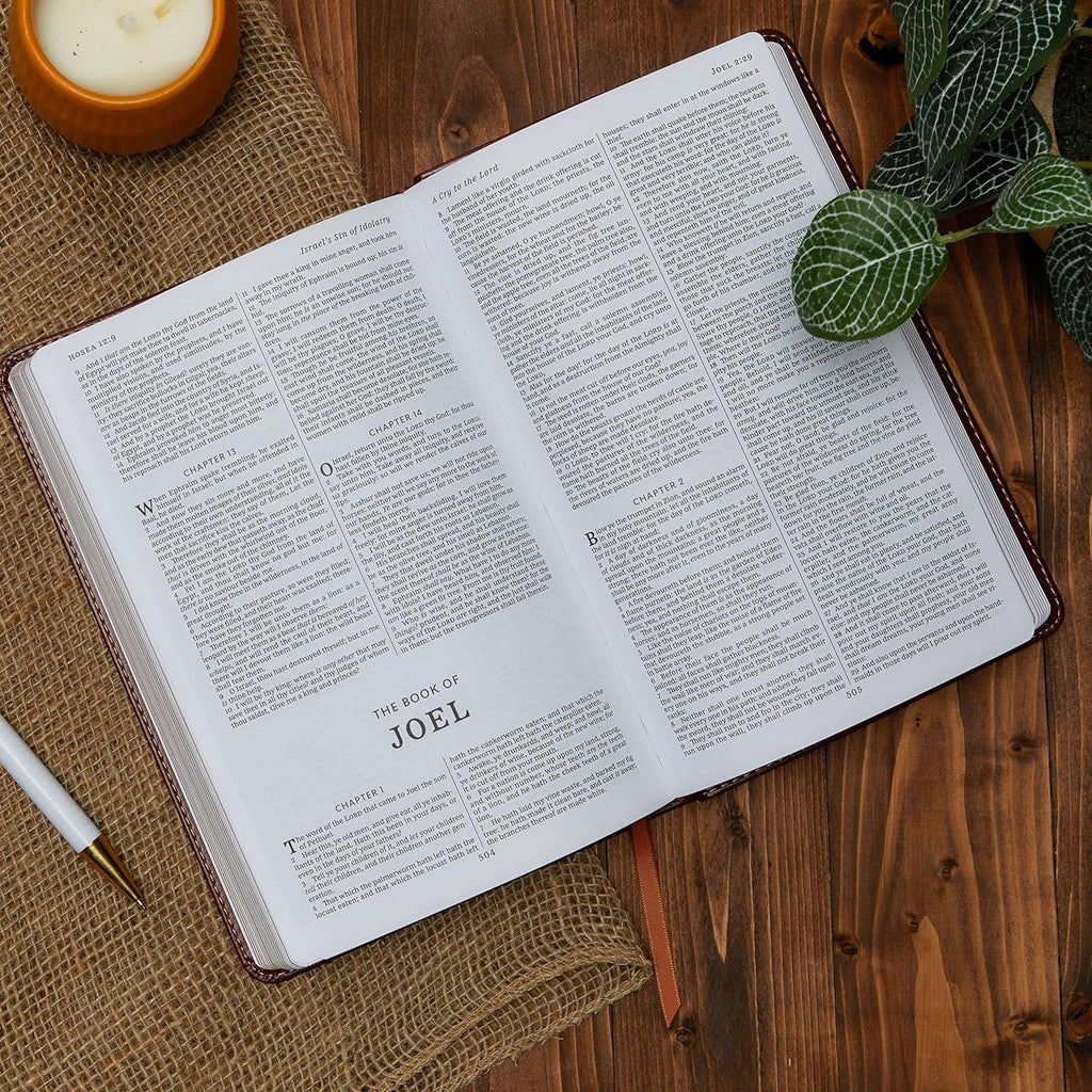 KJV Holy Bible: Gift and Award, Pink Leather-Look